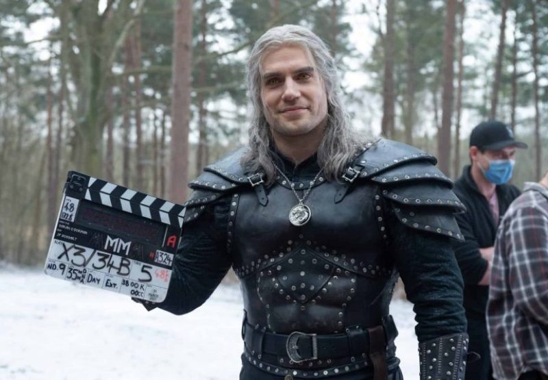 henry-cavill-the-witcher-scaled